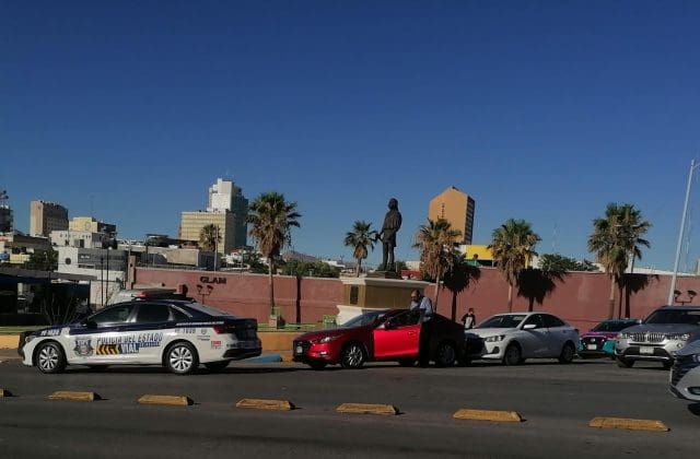 Choque entre tres vehículos provoca caos vial en El Trébol de Teófilo Borunda y Carranza