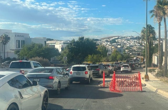 Vecinos cuestionan retraso de obra que agrava congestionamiento en Misión del Bosque