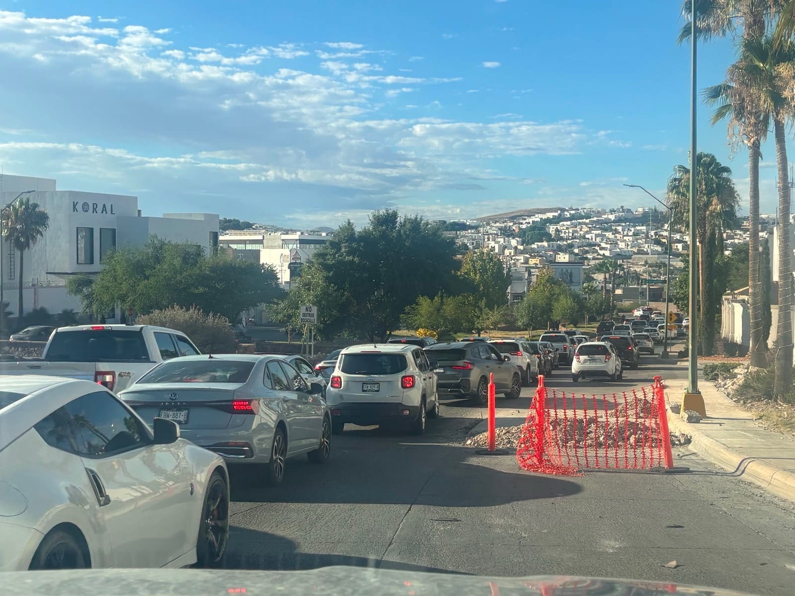 Vecinos cuestionan retraso de obra que agrava congestionamiento en Misión del Bosque