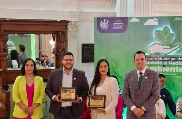 Gobierno municipal otorga el premio al cuidado del medio ambiente