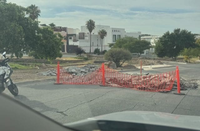 Se agrava caos vial por obra inconclusa en Valle Escondido; vecinos denuncian más retrasos