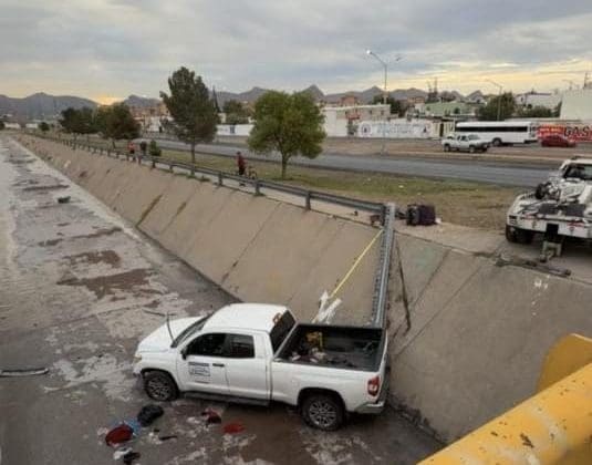 Vehículo cae al canal en Los Nogales; siete personas resultan lesionadas