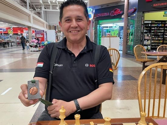 Ajedrecista chihuahuense se cuelga el bronce en mundial en Dinamarca