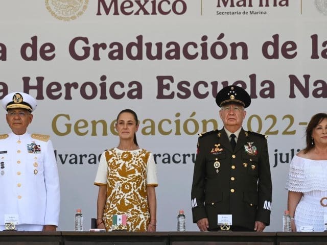 Sheinbaum encabeza graduación de 211 nuevos guardiamarinas y destaca su papel en la defensa de la soberanía