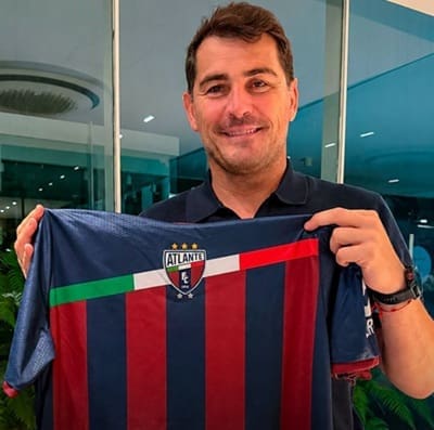 Atlante obsequia playera al ex portero del Real Madrid
