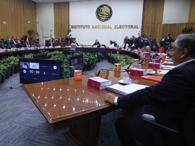 INE va contra campañas adelantadas; espectaculares de Chihuahua, bajo la lupa