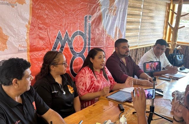 Maestros del Movimiento Democrático Institucional recaban propuestas en cd Camargo