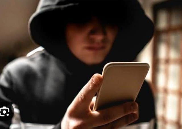 Insisten extorsionadores que se aíslen las victimas y pedir dinero; no haga caso