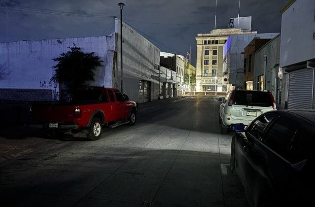 Reportan lámpara de alumbrado público apagada en la calle Morelos