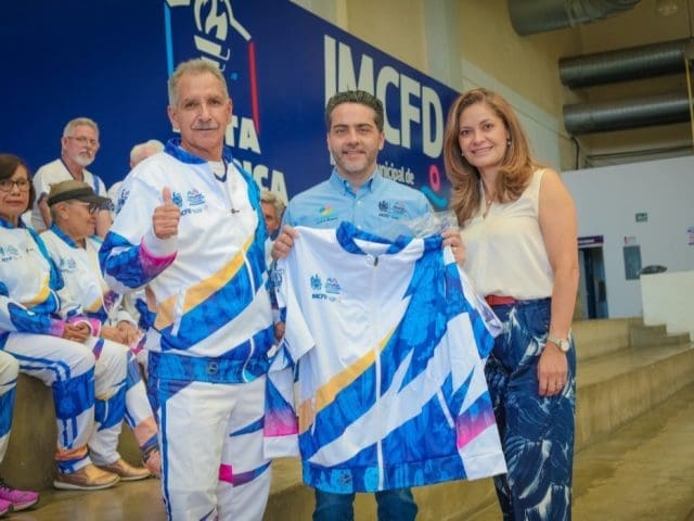 Entrega Municipio uniformes a equipo que representará a Chihuahua en Campeonato Nacional Máster de Atletismo