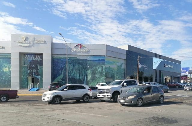 Choque múltiple provoca caos vial en División del Norte