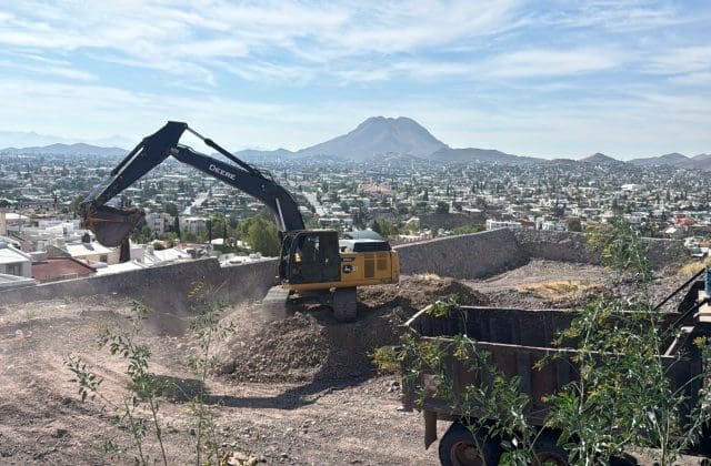 Supervisa Municipio demolición controlada de muro en Herradura La Salle para evitar riesgos