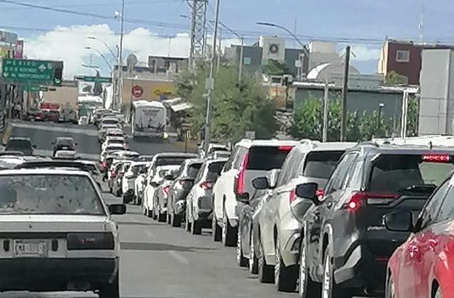 Cambio de acceso al estacionamiento de Ciudad Judicial provoca caos vial en el Centro de Chihuahua