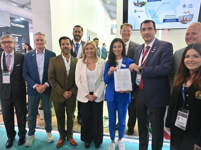 Chihuahua y Wichita firman hermanamiento para impulsar la industria aeroespacial.