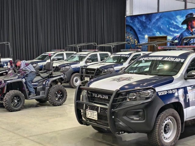 Entregan patrullas, cuatrimotos y equipo a policías de 11 municipios de la zona occidente