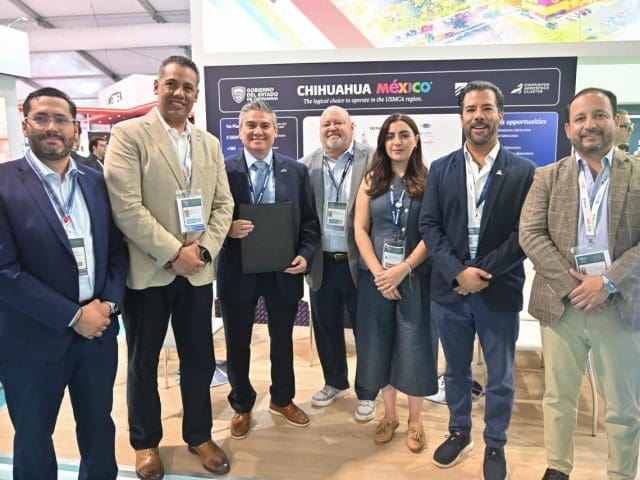 Chihuahua promueve inversiones en la feria aeroespacial más importante del mundo