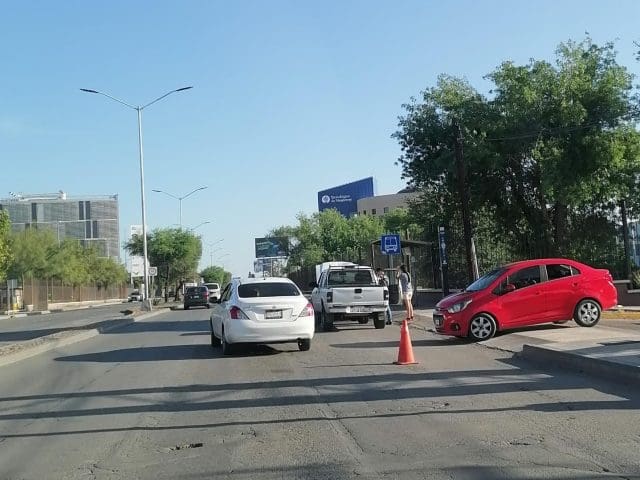 Choque sobre la Heroico Colegio Militar; llaman a conducir con precaución