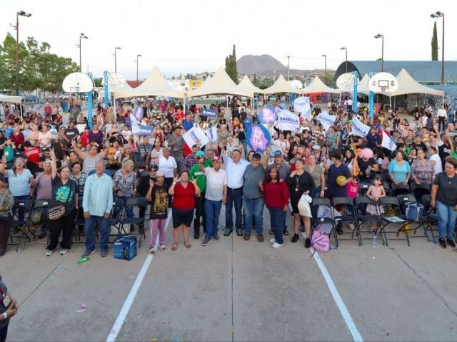 Más de 700 vecinos arropan a César Jáuregui en La Campesina