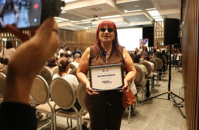 Programa “Vende tu Proyecto 2026” impulsa emprendimiento de beneficiaria con discapacidad visual