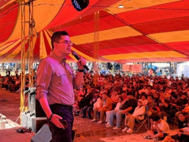 Llama Rafa Loera a más de 5 mil jóvenes a fortalecer liderazgo