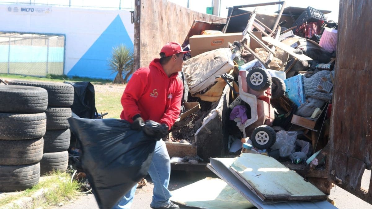 Retiran 32 toneladas de tiliches durante Mega Destilichadero en Chihuahua 2000