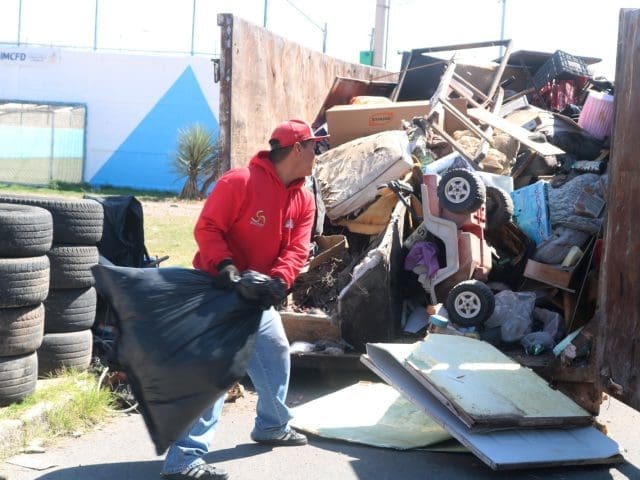 Retiran 32 toneladas de tiliches durante Mega Destilichadero en Chihuahua 2000