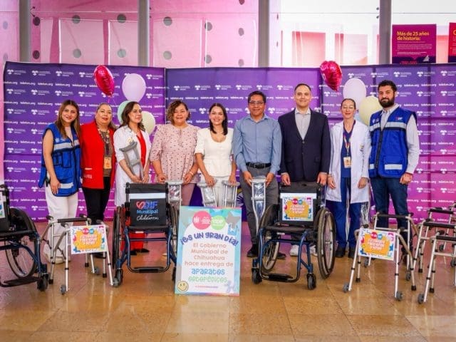 DIF Municipal entrega aparatos funcionales al CRIT Chihuahua