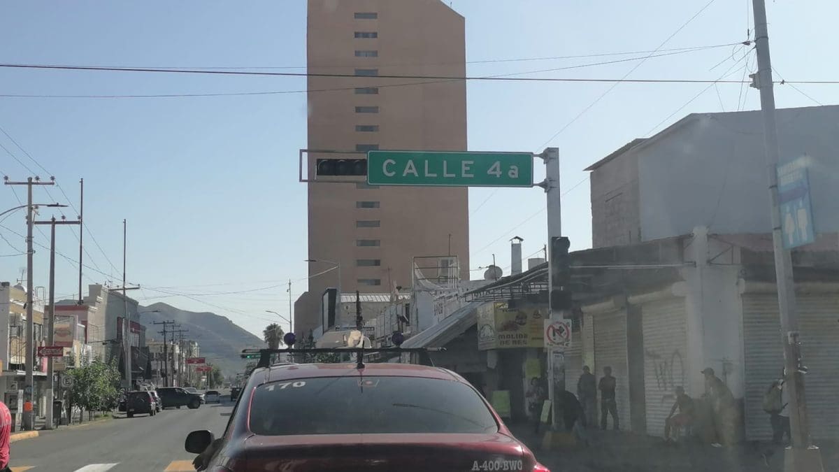 Reportan semáforo apagado en Niños Héroes y Calle Cuarta