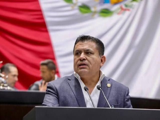 Alex Domínguez advierte riesgos para la libertad de expresión por nuevos lineamientos