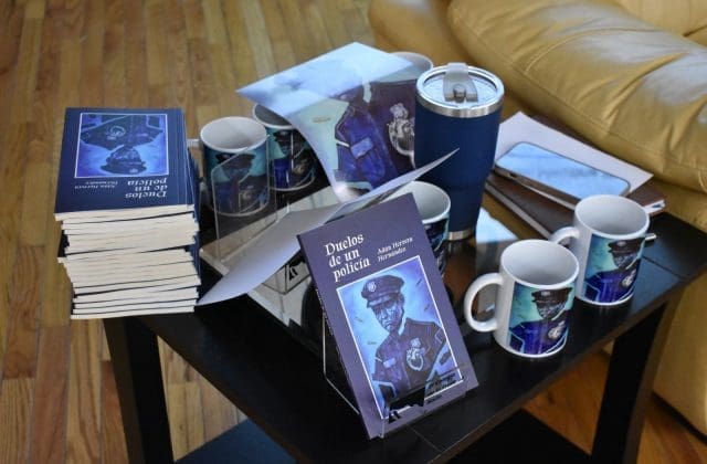 Presenta comandante de la AEI libro sobre salud mental y los desafíos emocionales de la labor policial
