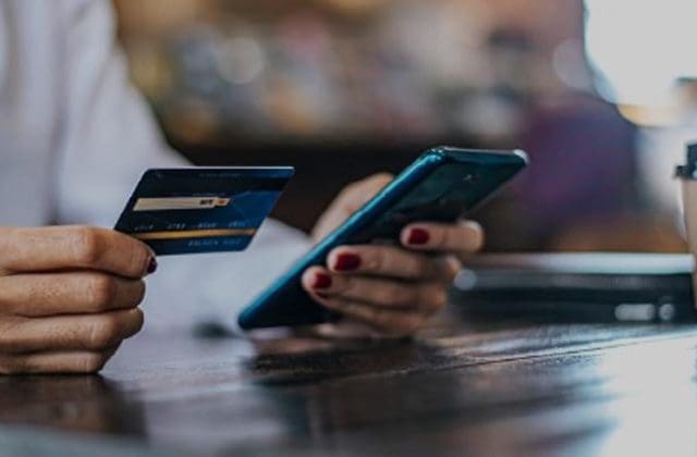 Alertan sobre nuevo fraude bancario; falsos ejecutivos llegan a domicilios con NIP falso