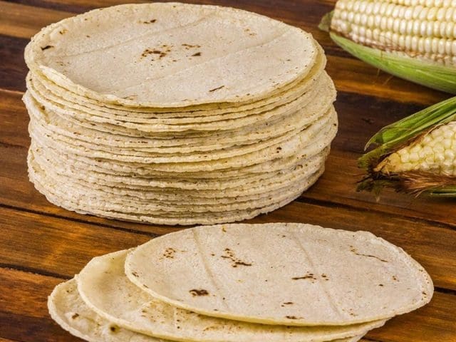 Tortilleros amenazan con romper acuerdo con gobierno; ven competencia desleal